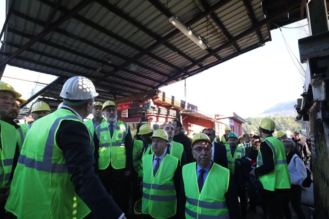 Şenel Yediyıldız Amasra Maden Sahasında İncelemelerde Bulundu! Şenel Yediyıldız Amasra Maden Sahasında İncelemelerde Bulundu!