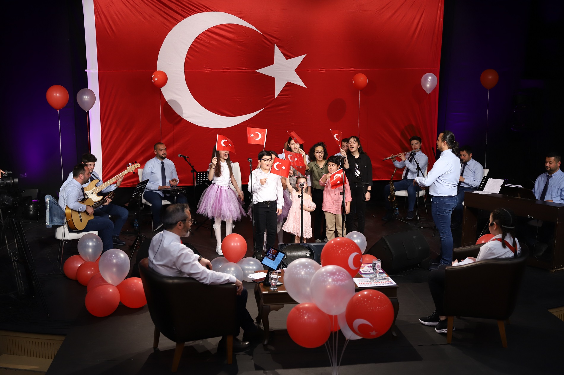 “23 NİSAN ÖZEL PROGRAMI” BAYRAM COŞKUSUNU EVLERE TAŞIDI 