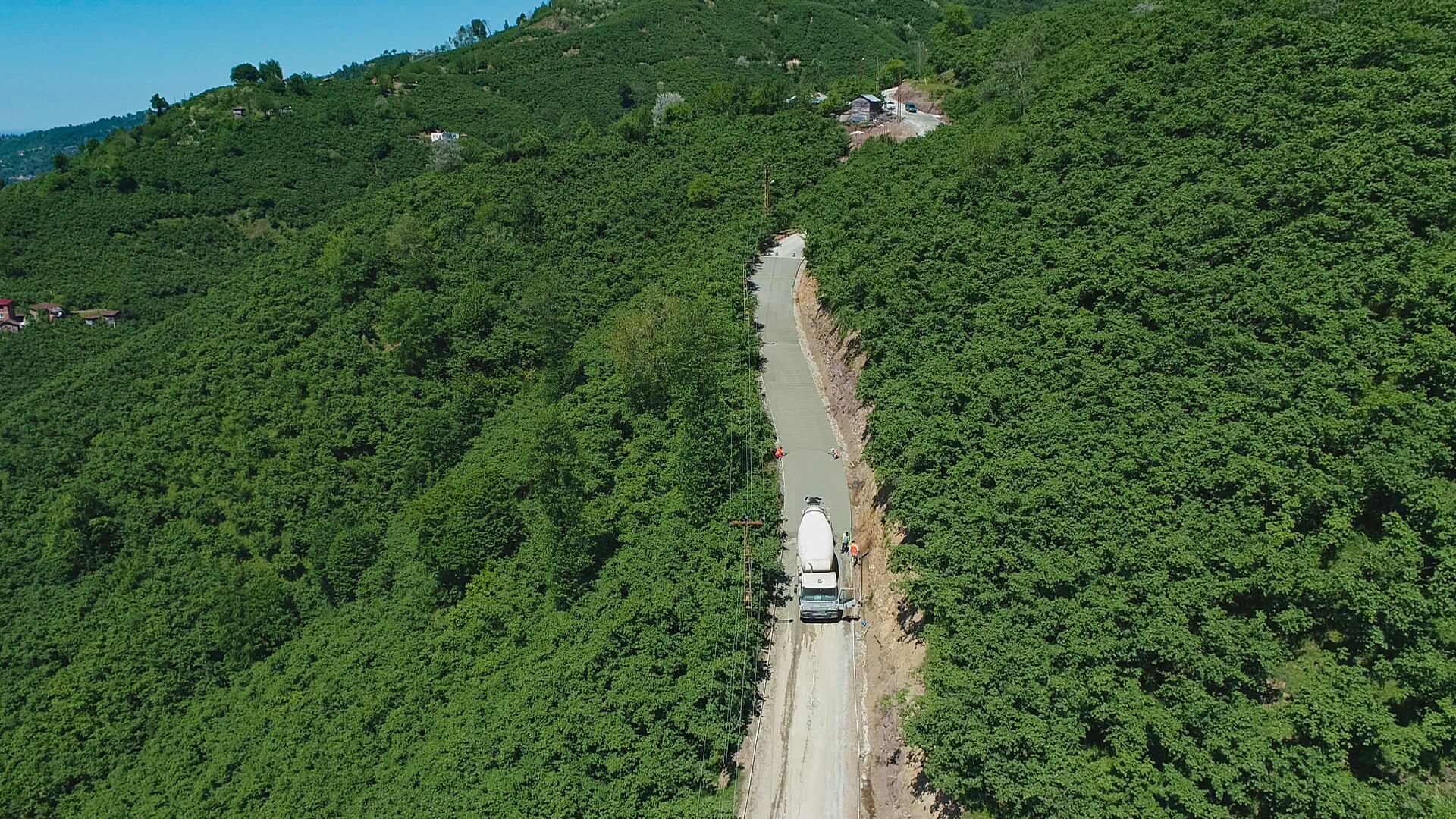 UZUNDERE ÜZÜMLÜCE MEVKİİNDE KONFORLU BETON YOL SEVİNCİ