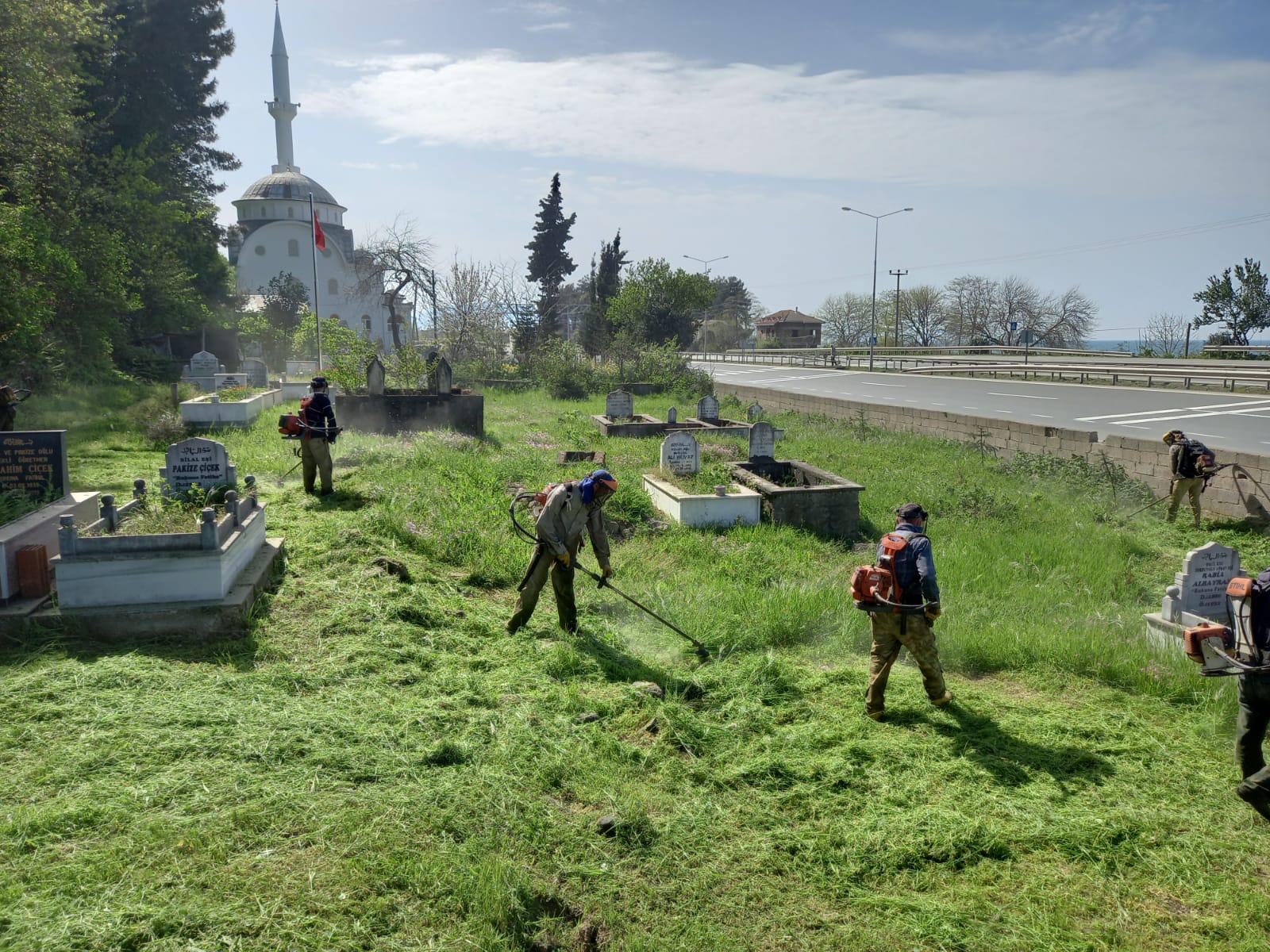 MEZARLIKLARDA BAYRAM HAZIRLIĞI