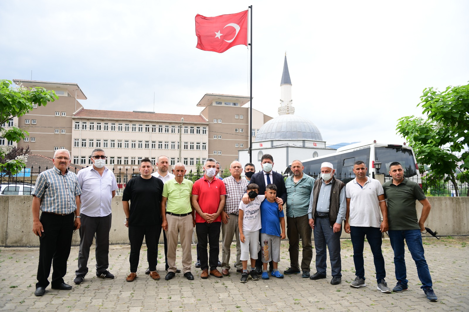 BAŞKAN TÖREN “VARLIK SEBEBİMİZ İNSANA HİZMET, ÖTESİNDE HÜRMET”
