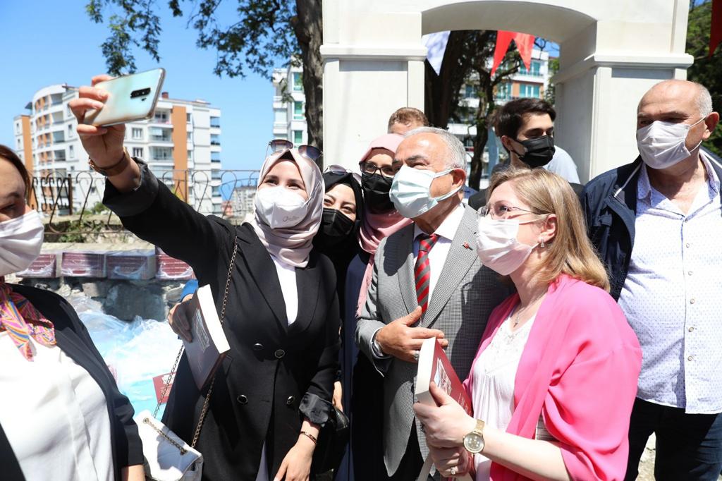 BAŞKAN GÜLER’E İLÇELERDE SEVGİ SELİ