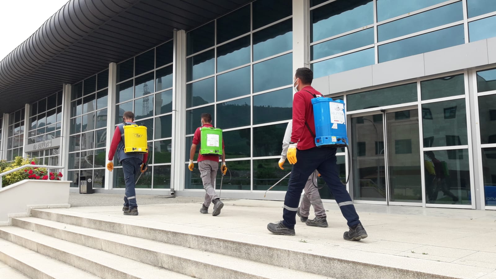 BÜYÜKŞEHİR YKS ÖNCESİ OKULLARI DEZENFEKTE ETTİ