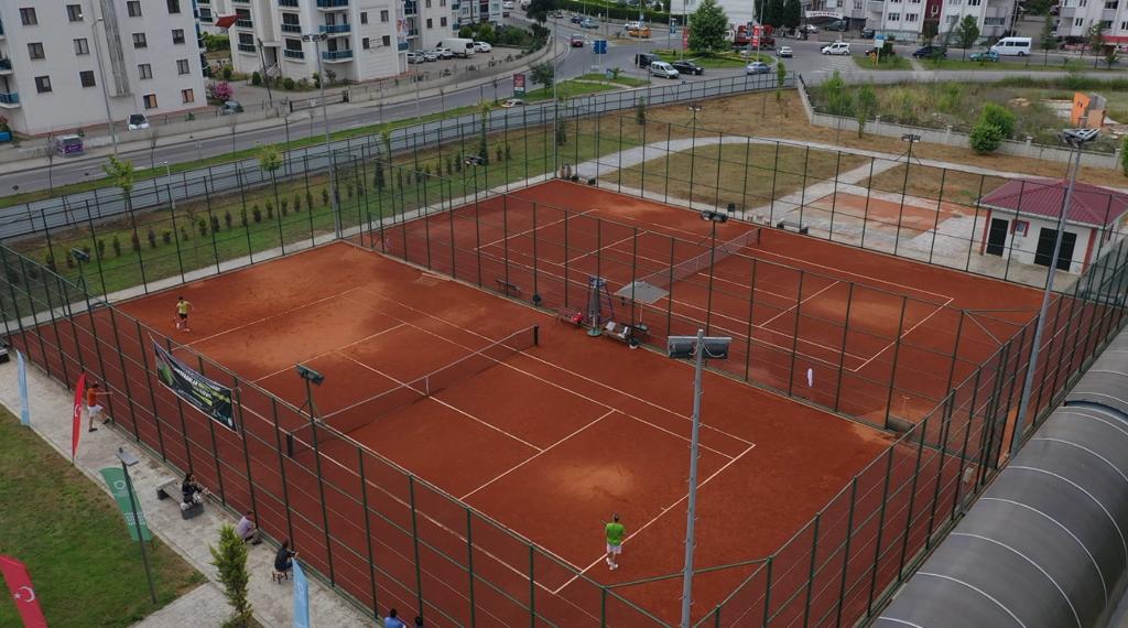TENİS’E İLGİ BU TESİS İLE ARTIYOR