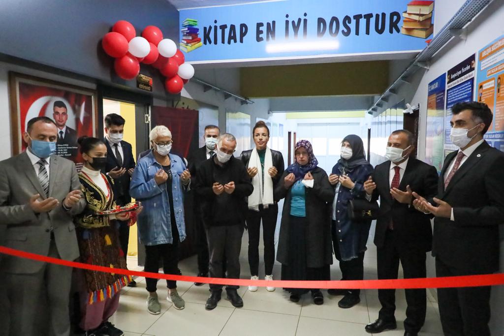 HAYIRSEVER İŞ İNSANI AKDENİZ’DEN, KUMRU’YA Z KÜTÜPHANE