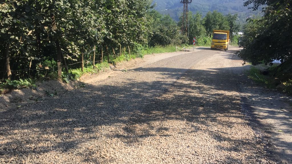 ÜNYE’DE ASFALT SEFERBERLİĞİ SÜRÜYOR