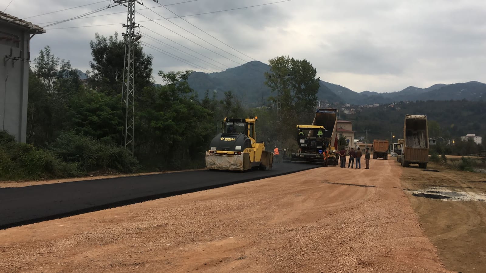 ÇATALPINAR’DA ULAŞIMA YAPILAN YATIRIMLAR SÜRÜYOR