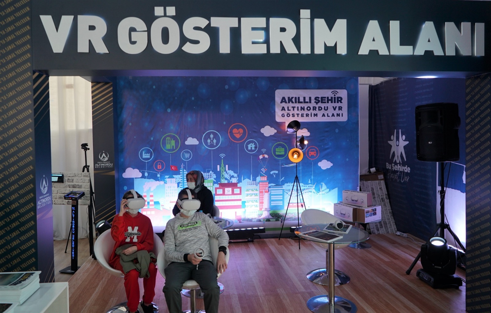 SANAL GERÇEKLİK İLE GURBETTE SILAYI YAŞADILAR