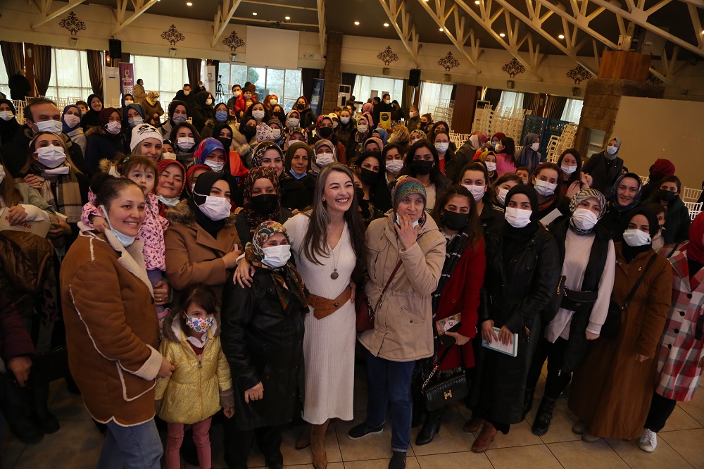 AKADEMİSYEN ANNE ORDULULARLA BULUŞTU