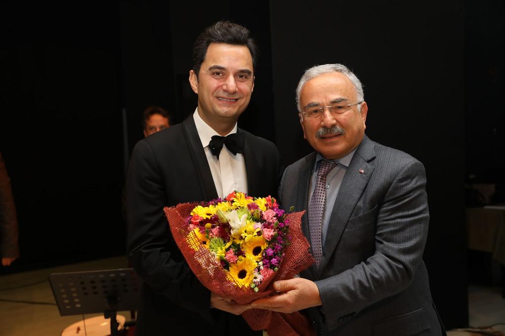 “GEÇEN YÜZYIL KONSERİ” MEST ETTİ