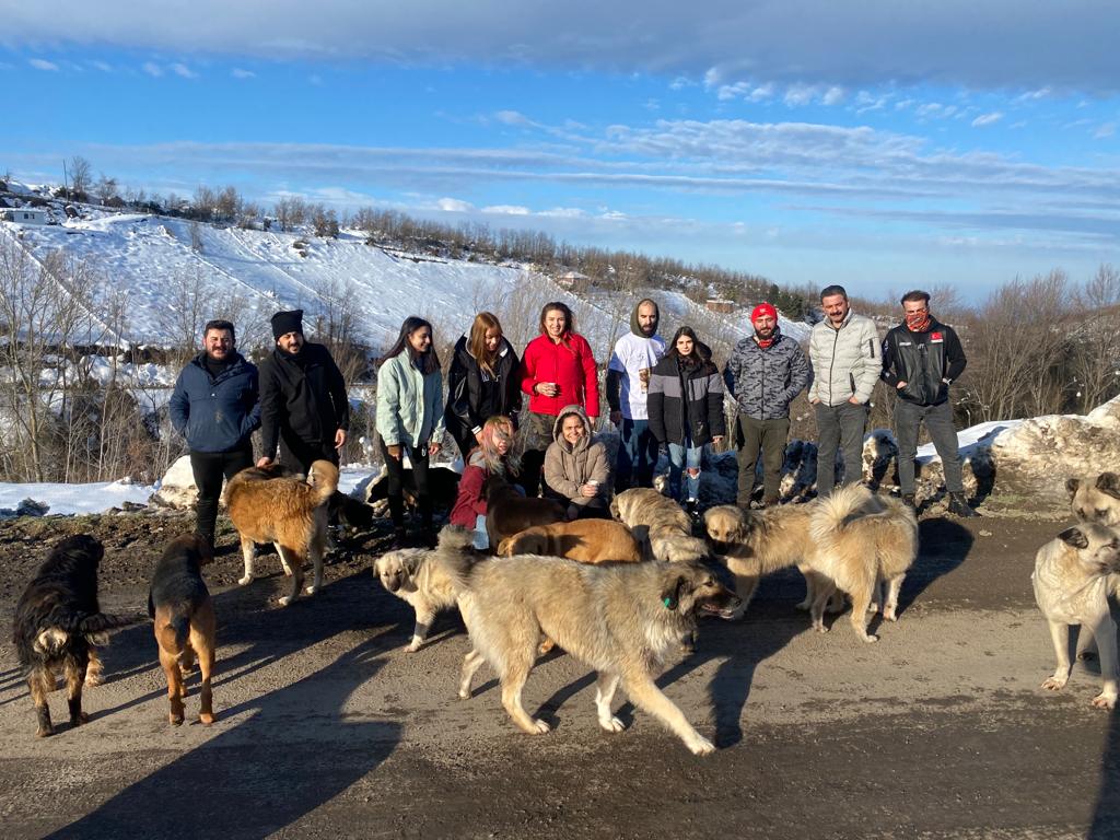 YAZ-KIŞ DEMEDEN 'CAN DOSTLARIMIZIN  İMDADINA YETİŞİYORLAR