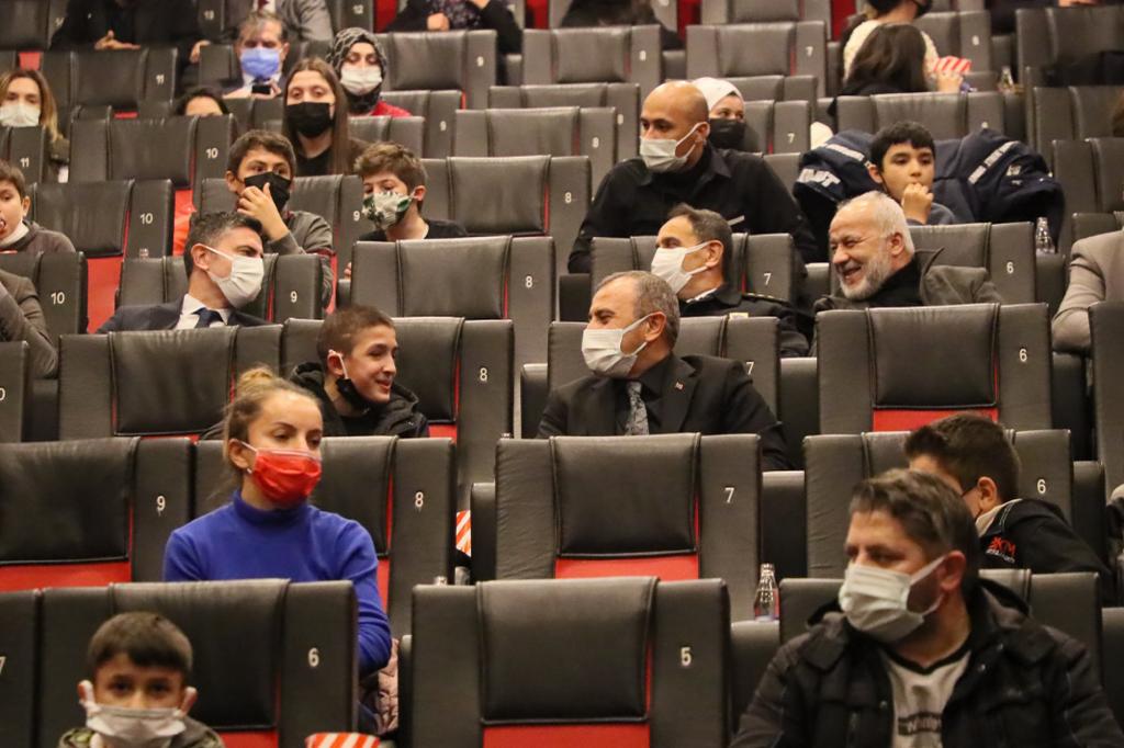 VALİ SONEL "KESİŞME; İYİ Kİ VARSIN EREN" FİLMİNİ İZLEDİ