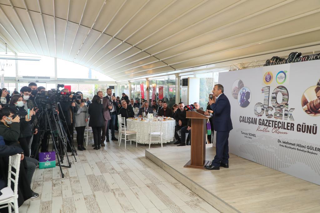 VALİ SONEL, “BASIN MENSUPLARIMIZ, YAPTIĞIMIZ İŞLERDE BİZLERE YOL GÖSTERİYOR”