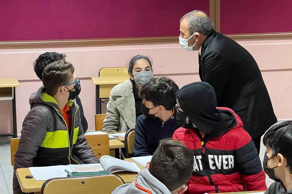 VALİ SONEL, HAFTAYA OKUL ZİYARETLERİ İLE BAŞLAMA UYGULAMASINI SÜRDÜRÜYOR