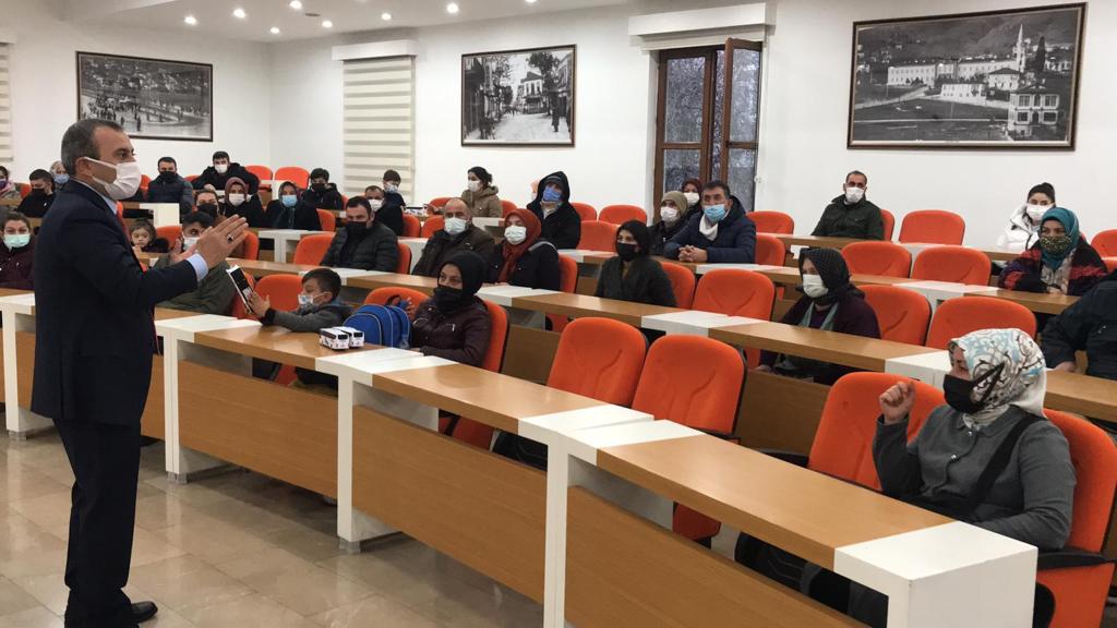 VALİ SONEL YAZ KIŞ DEMEDEN VATANDAŞLARI DİNLİYOR!