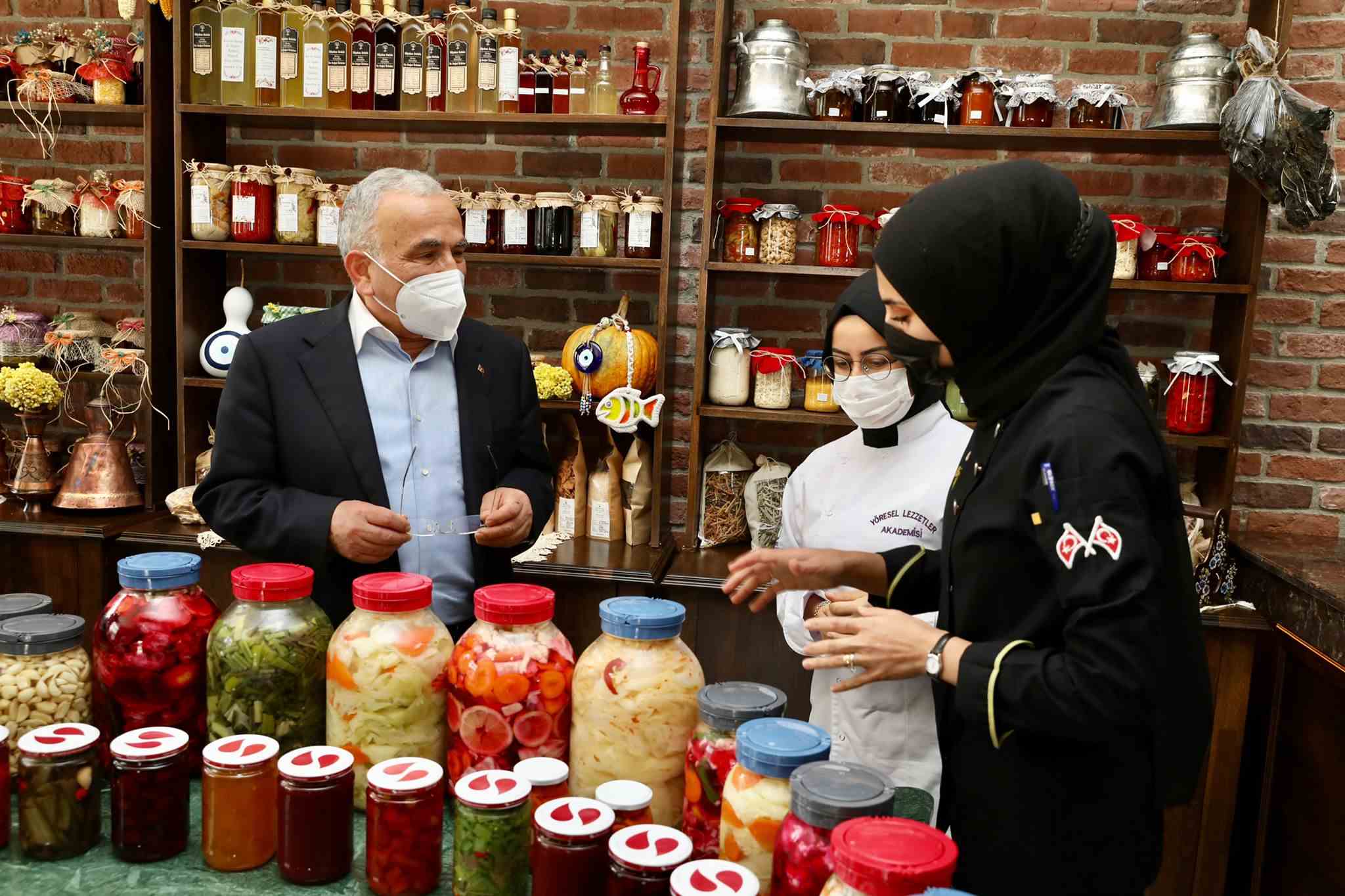 UNUTULAN LEZZETLER KINALI ELLER SAYESİNDE SOFRALARI BEREKETLENDİRİYOR