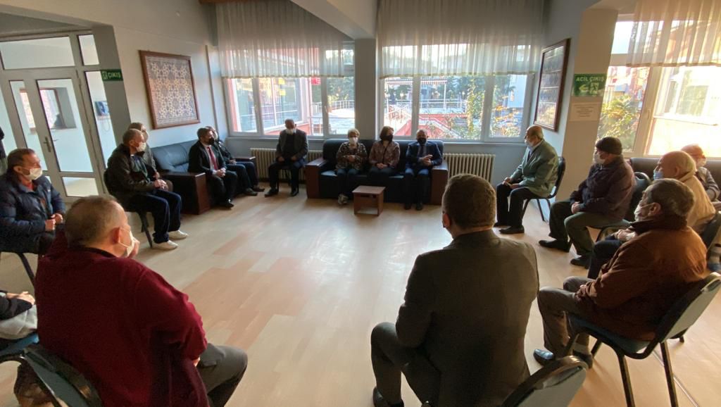 VALİ SONEL VE EŞİ , HUZUREVİ SAKİNLERİNİ ZİYARET ETTİ