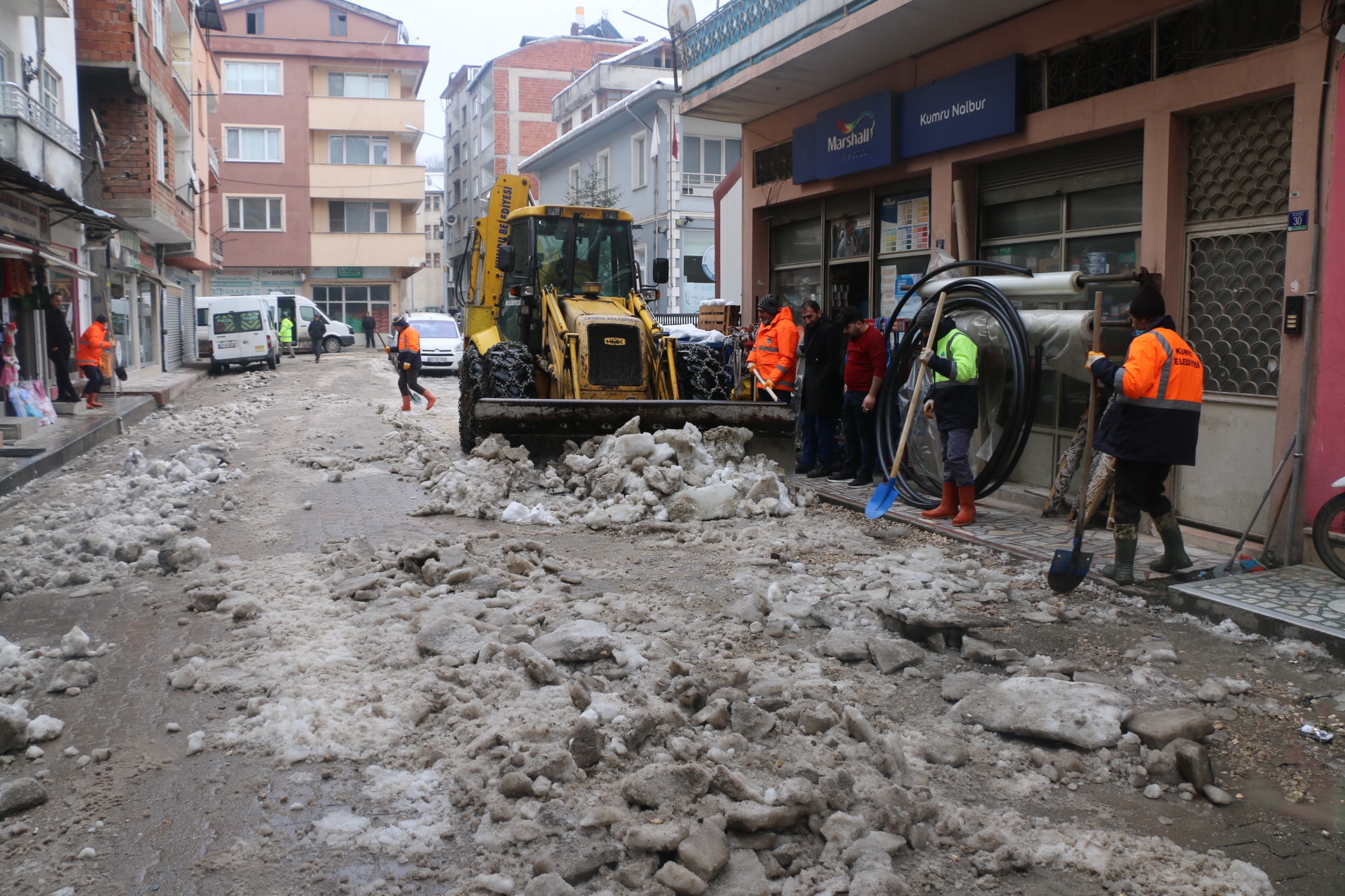 KUMRULU BAŞKAN YALÇUVA’DAN KUMRUYA HİZMET