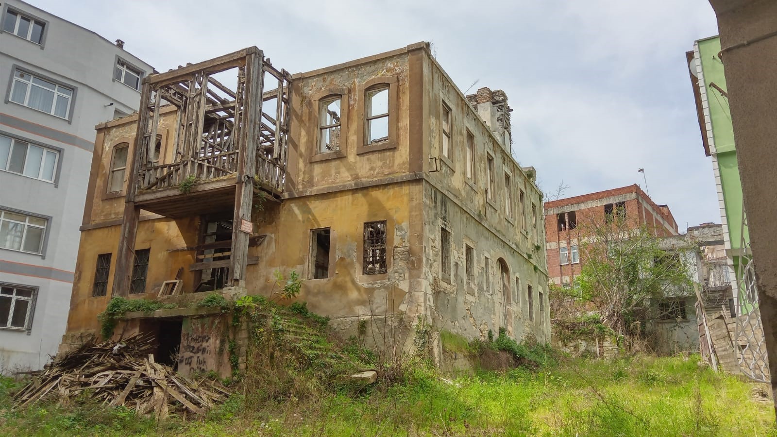 BÜYÜKŞEHİR TARİHİ KONAĞI RESTORE EDİYOR