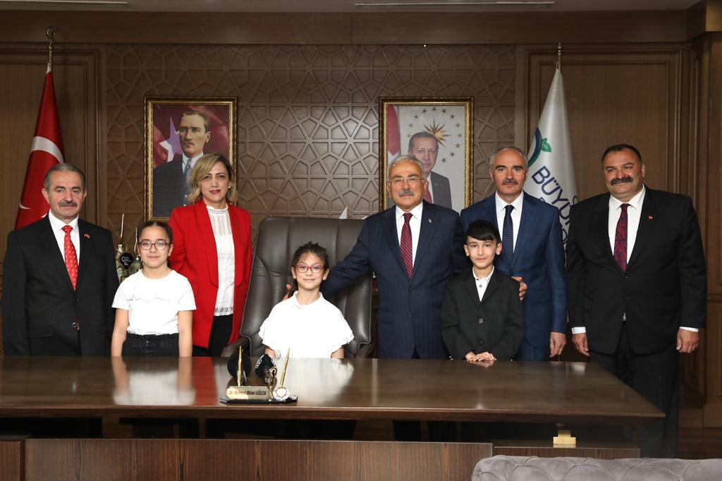 BÜYÜKŞEHİR'İN YENİ BAŞKANI TUANA NAZ ÖZTÜRK