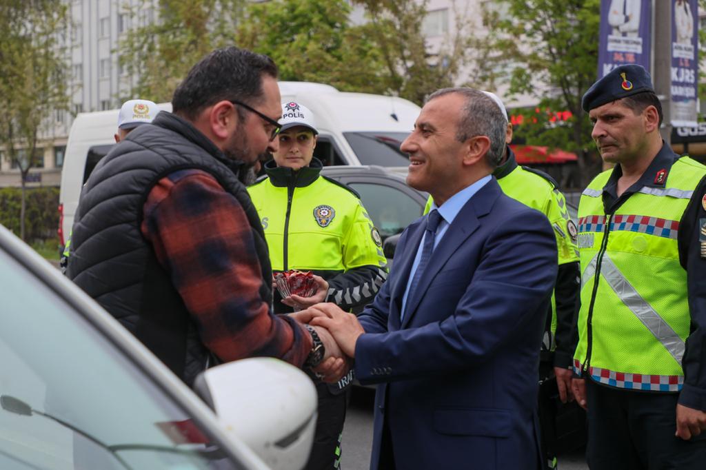 “BAYRAMINIZ KEMER OLSUN” SLOGANIYLA TRAFİK DENETİMİ YAPILDI