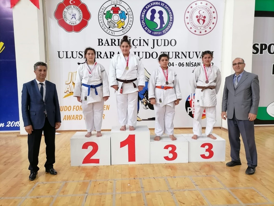 BÜYÜKŞEHİR SPORCULARI MADALYALARA DOYMUYOR