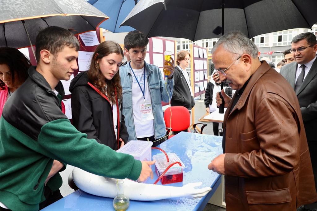 BAŞKAN GÜLER, GENÇ MUCİTLERLE BİR ARAYA GELDİ