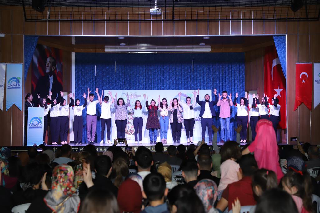 BU GÖSTERİ BAŞKA GÖSTERİ  