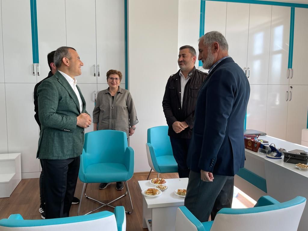 YENİ HÜKÜMET KONAĞI'NIN YENİ MİSAFİRLERİ