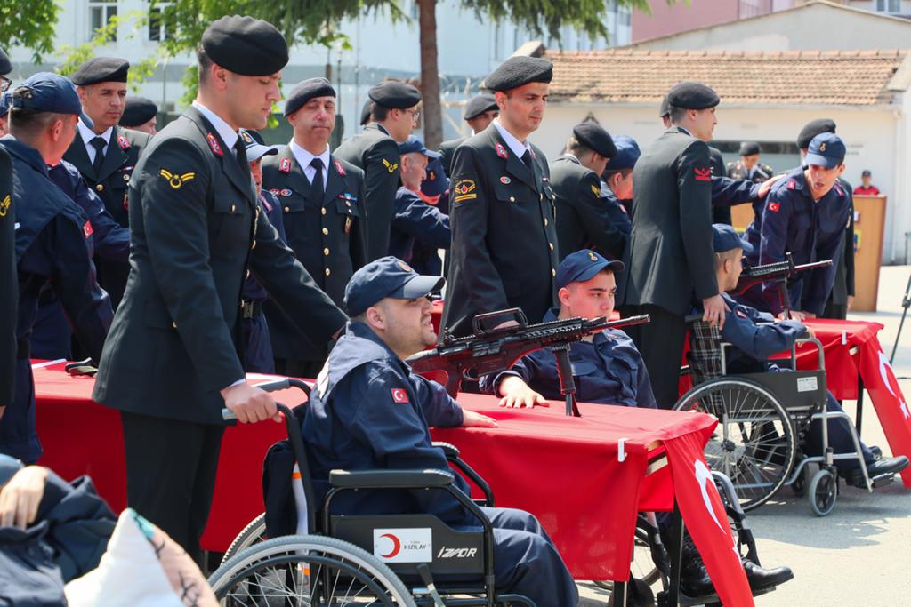 ENGELİ OLAN BİREYLERİMİZ ASKERLİK SEVİNCİNİ YAŞADI