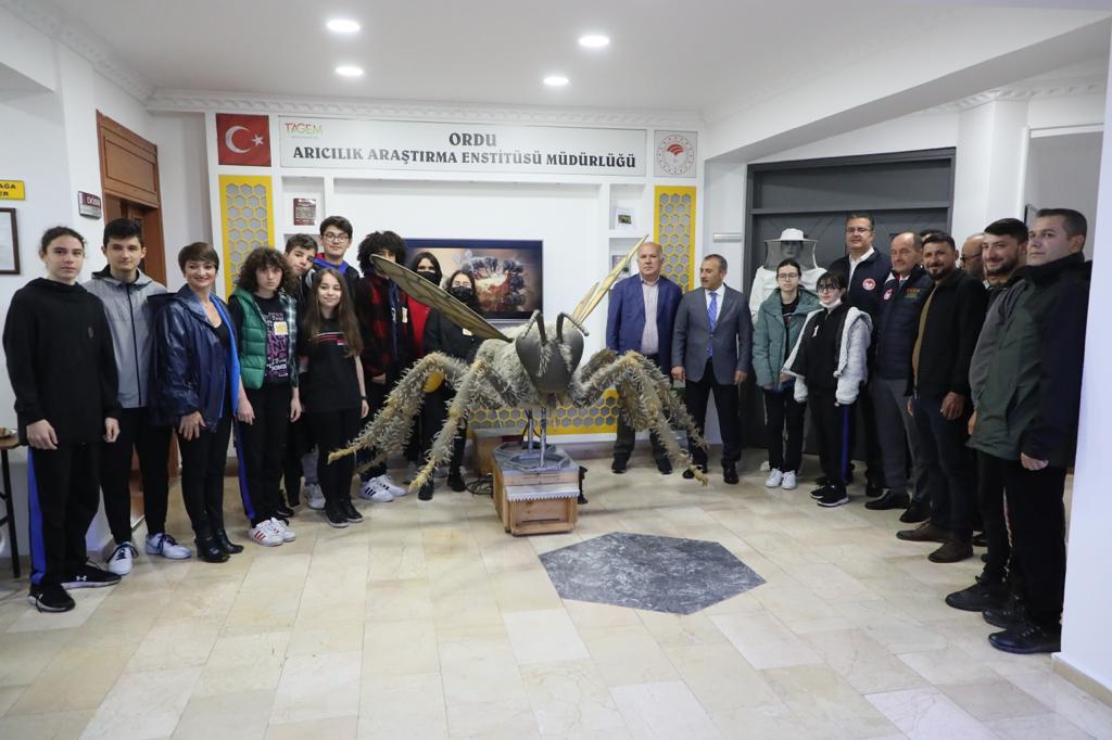 VALİ SONEL, “DÜNYA ARI GÜNÜ” DOLAYISIYLA DÜZENLENEN ETKİNLİĞE KATILDI