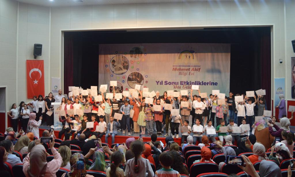 BİLGİ EVLERİ ÖĞRENCİLERİNDEN YIL SONU ETKİNLİĞİ