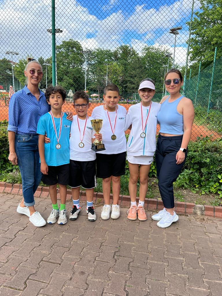 GENÇ TENİSÇİLERDEN BAŞKAN GÜLER’E TEŞEKKÜR