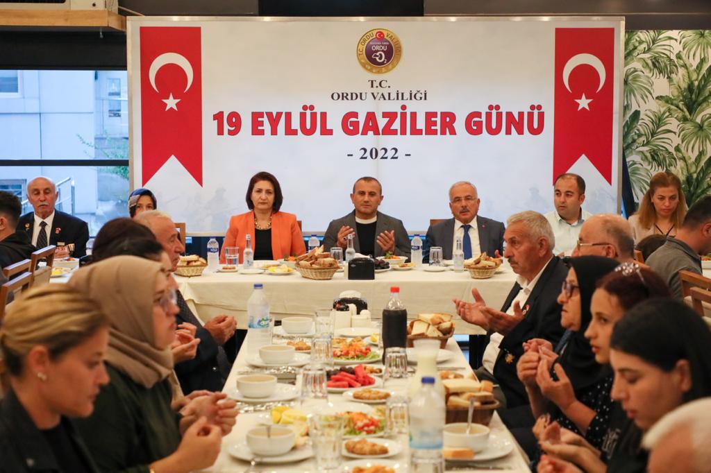 Gaziler Onuruna Yemek Programı Düzenlendi