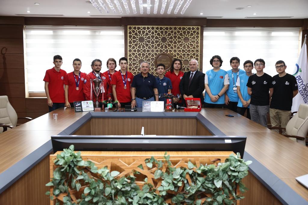 Teknofest’in Yıldızları Başkan Güler’i Ziyaret Etti