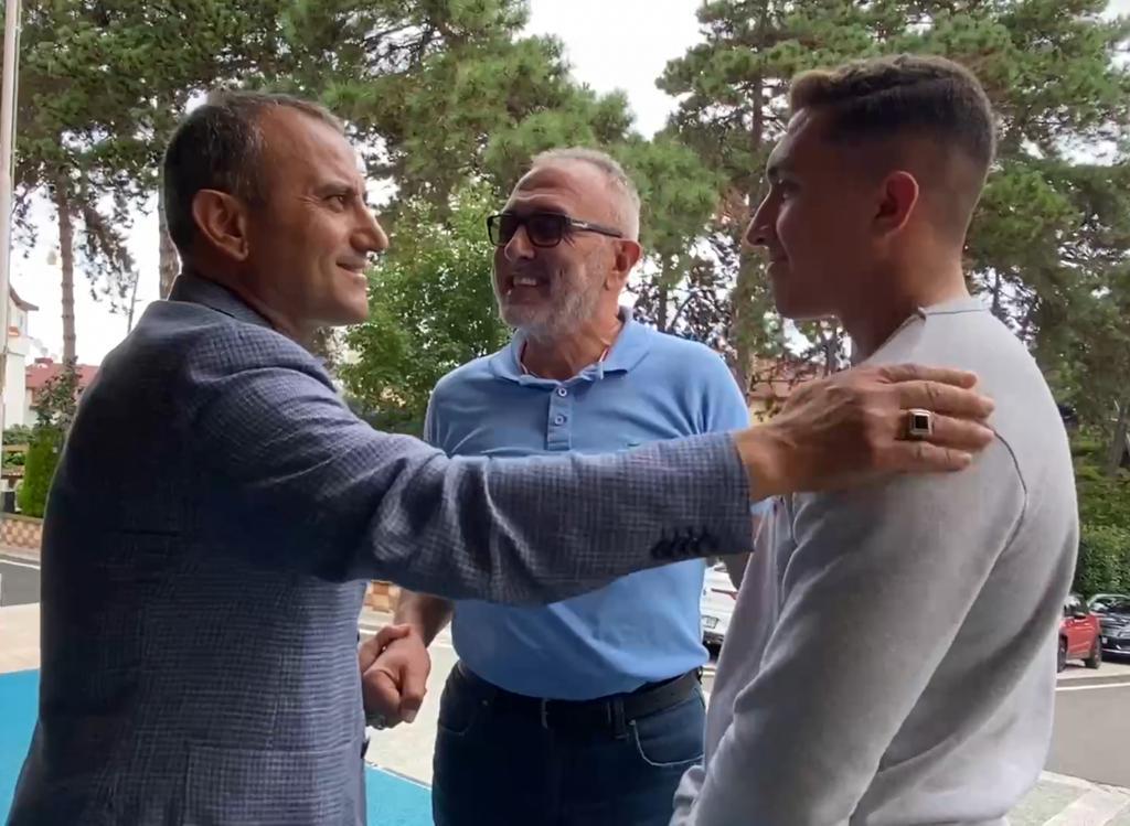 Vali Sonel, Üniversite Öğrencilerini Bu Yıl da Yalnız Bırakmadı 