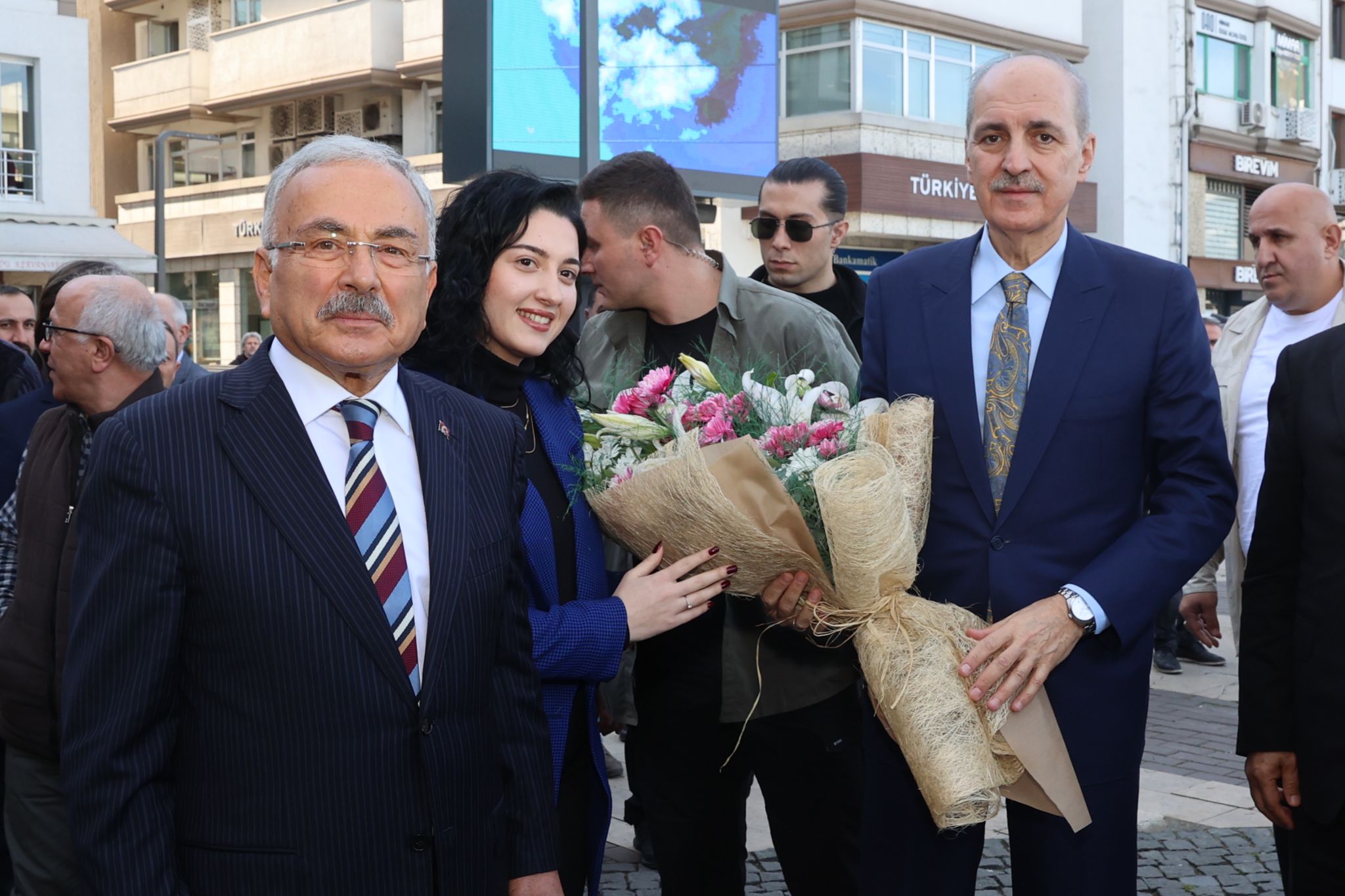 Numan Kurtulmuş Büyükşehir Belediyesini Ziyaret Etti