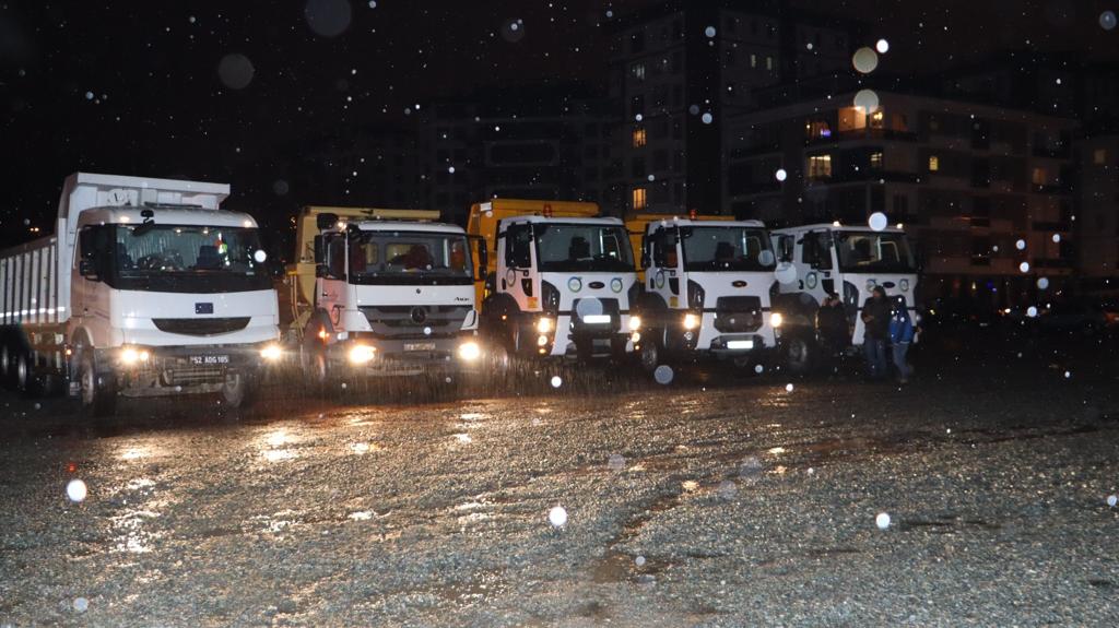 Büyükşehir Belediyesi Deprem Bölgesine 105 Araç, 158 Personel Gönderdi