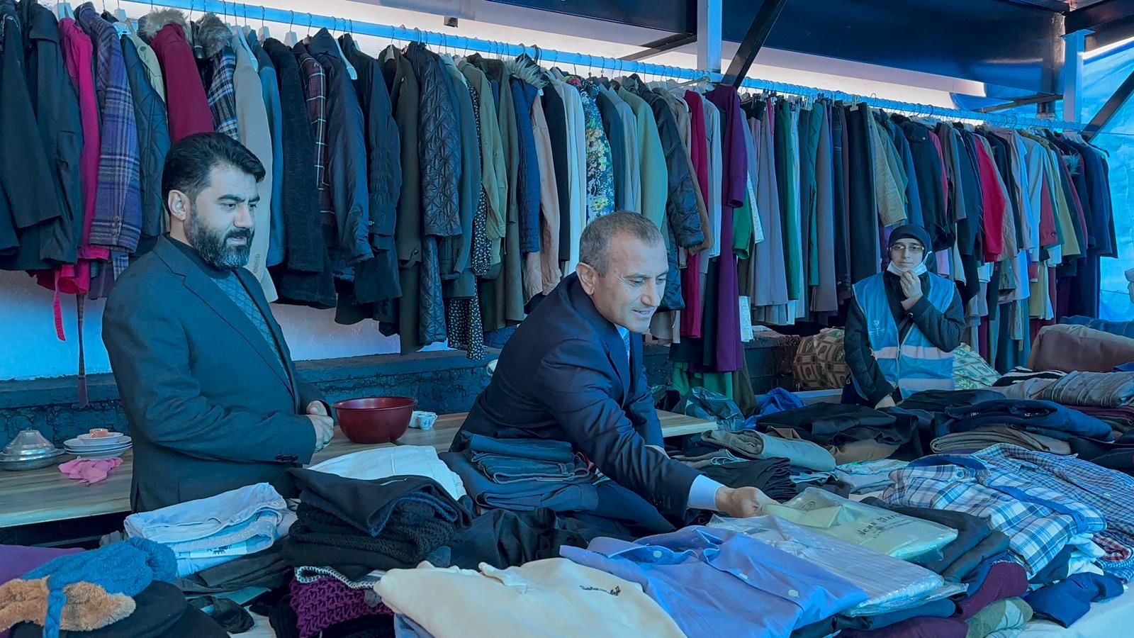 Vali Sonel, “İyilik Çarşı”sını Ziyaret Etti